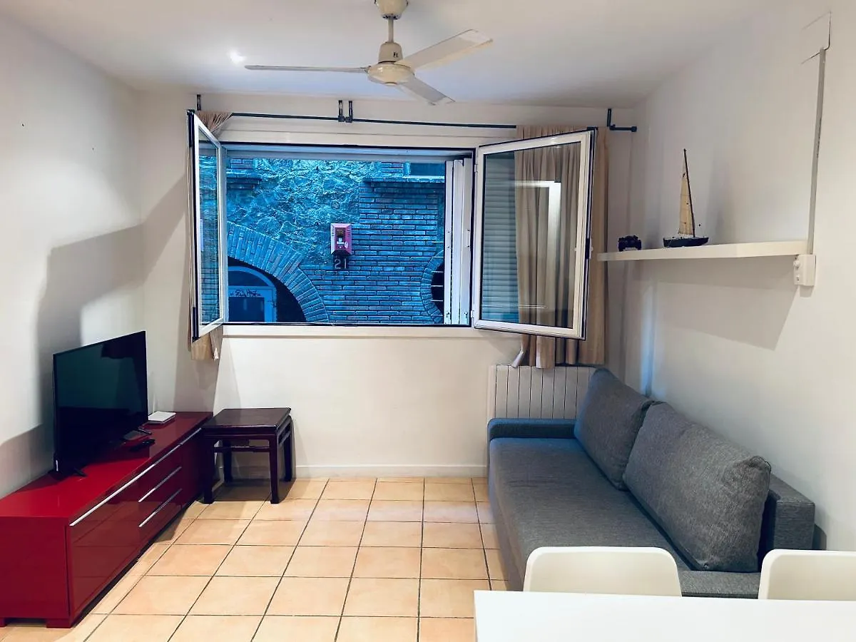 Centrico Apartamento A 150 Metros De La Playa. Parking* contacts